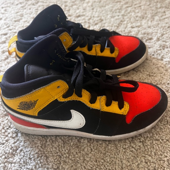 Nike Air Jordan 1 Mid SE Black Amarillo Ragun Orange  2.5Y BQ6932-087 L*0922 - Picture 7 of 8